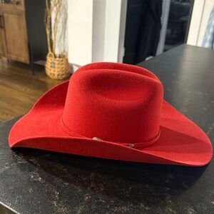 Red Serratelli Women's Cowboy Hat
